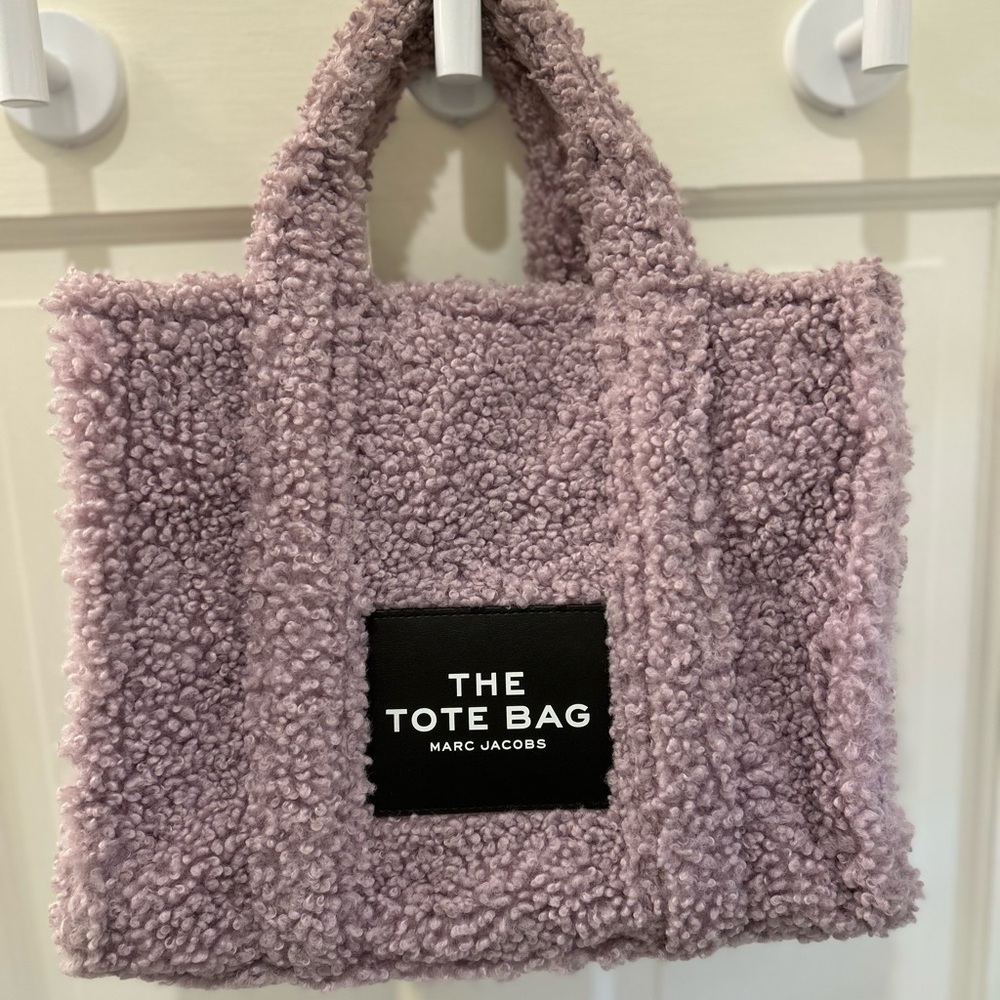 Marc Jacobs The Teddy Faux Fur Medium Tote Bag
Artic Dust